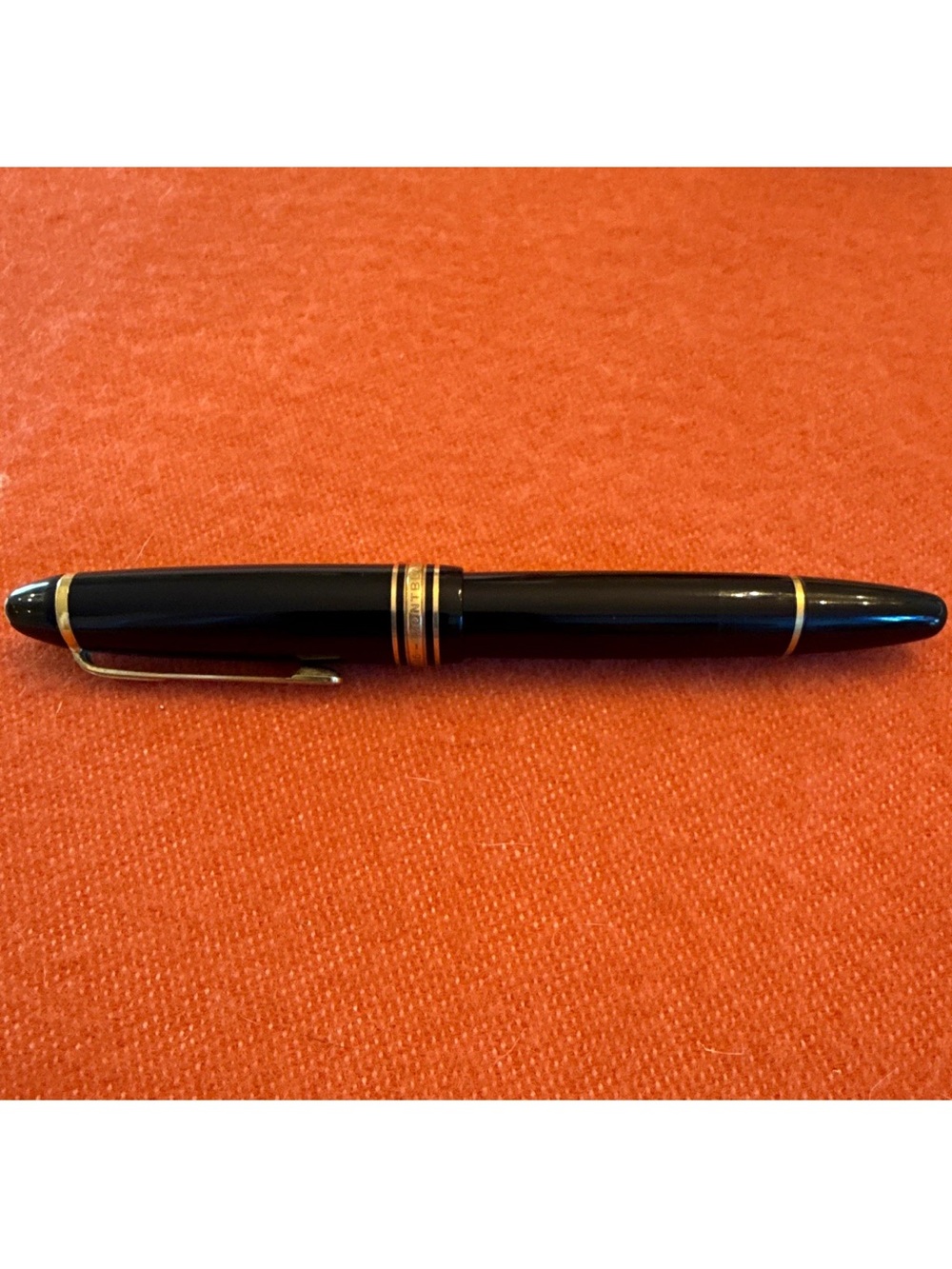 Montblanc Black Resin Fountain Pen 14K Gold Medium Nib Gold Trim Screw Cap Exc C